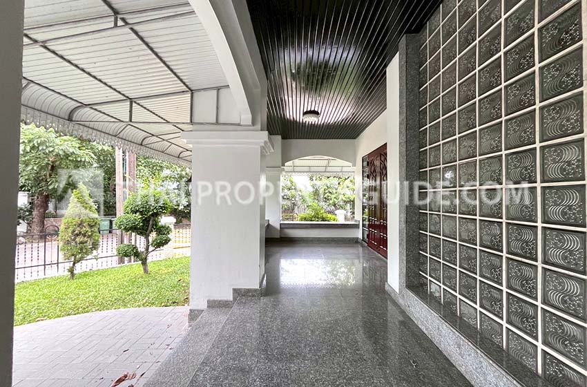 House with Shared Pool in Srinakarin 
